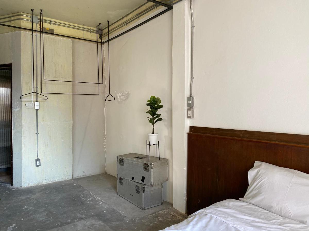 Ep1 Shophouse Hotel Bangkok Exterior photo
